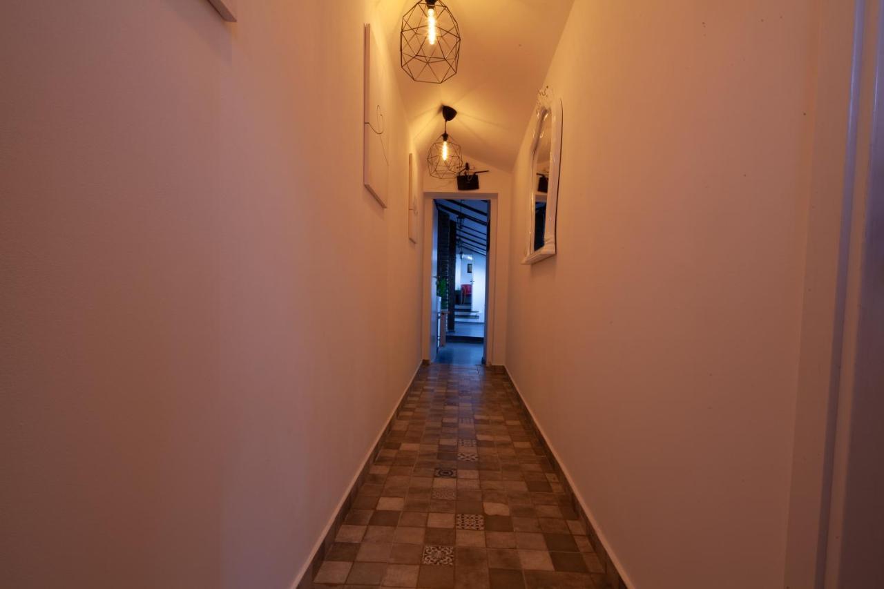 Little Paris Booutique In Old Town Center Brasov Lägenhet Exteriör bild